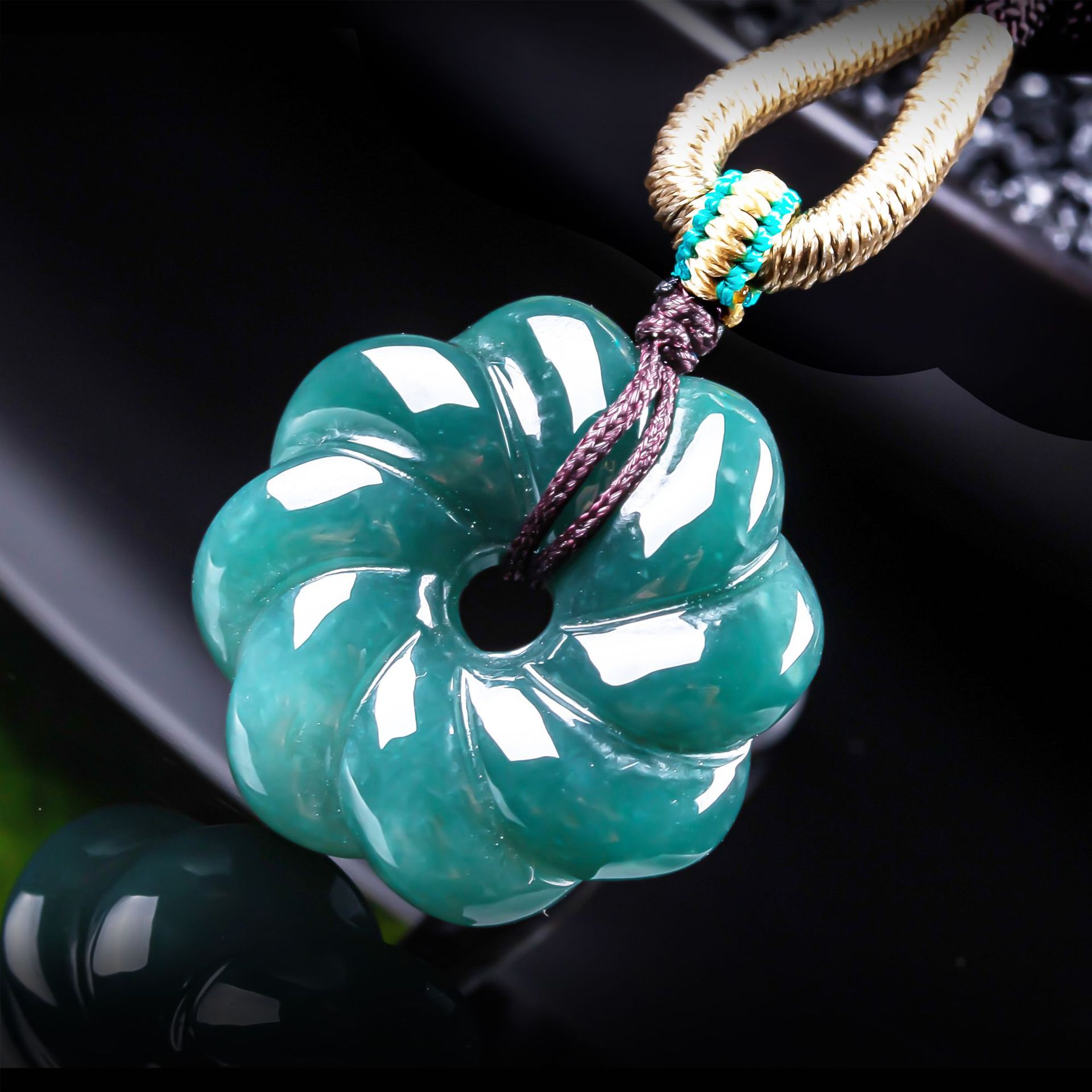 Jewelry & Watches Spółka Z Ograniczoną Odpowiedzialnością - Natural Burmese Jadeite Flower Pendant Necklace